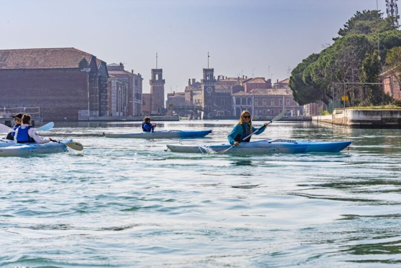Cultural Kayak Tour: Discovering the City's Canals - Meeting Point and What to Bring