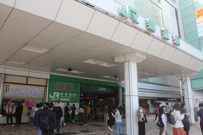 Cultural Private Walking Tour of Shinjuku From Shinjuku - Discovering Historical and Architectural Gems