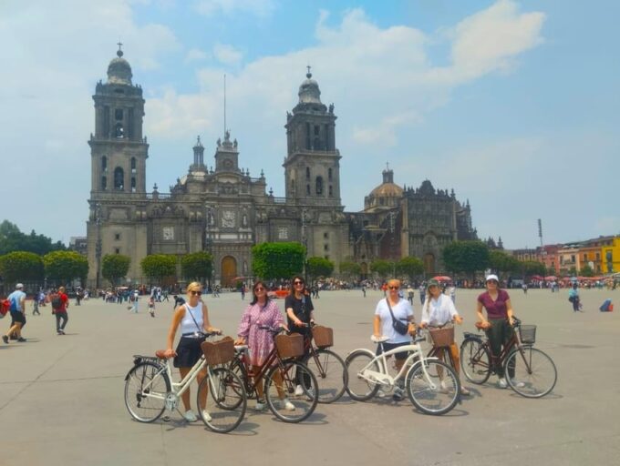 Cultural Ride: Historic Center & Highlights of Mexico City - Languages and Group Size