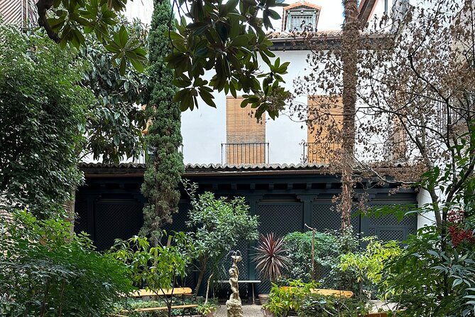 Cultural Walking Tour of Malasaña With Tapas - Exploring the Neighborhoods Artistic Scene