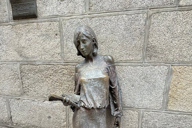 Cultural Walking Tour of Malasaña With Tapas - Accessibility and Transportation Details