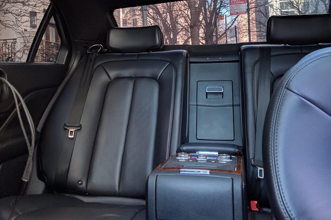 Curbside Sedan Transfer From O`Hare Airport to Downtown Chicago - Key Points