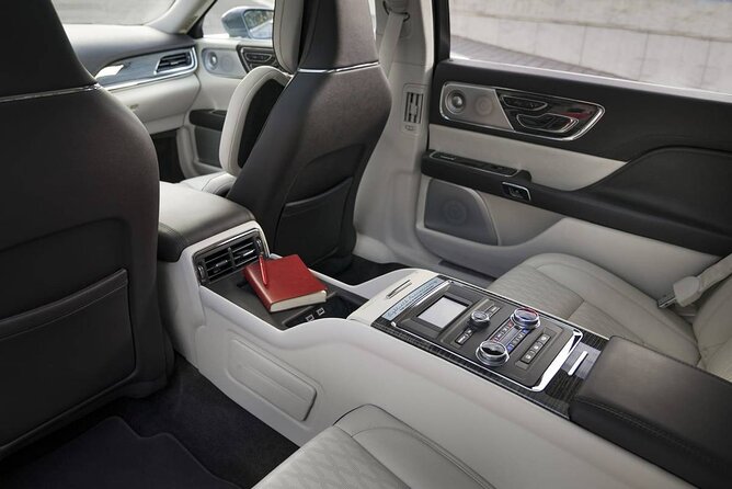 Curbside Sedan Transportation From OHARE or Midway Airport to Downtown Chicago - Customer Reviews and Ratings