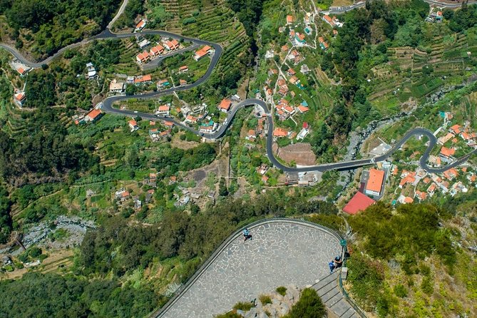 Curral Das Freiras & Peaks 4WD Tour - Tour Overview