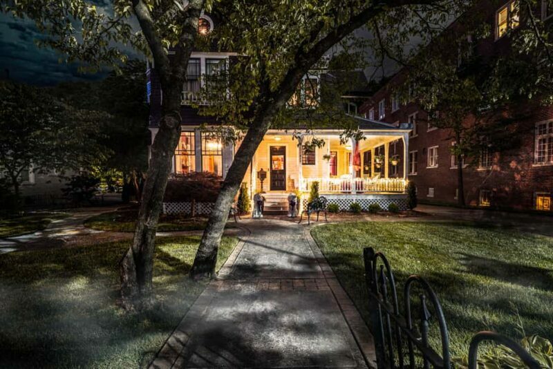 Curses & Corsets: Charlotte's Candlelight Ghost Tours - The Authenticity and Value
