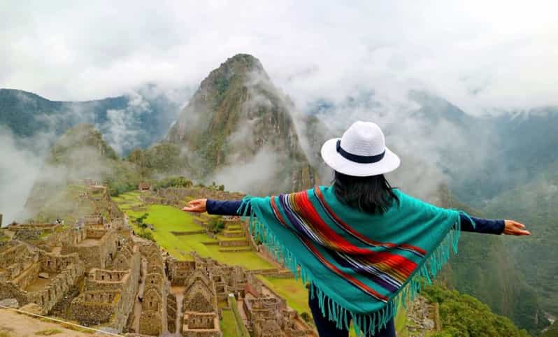 Cusco 4 Days| Machu Picchu and Rainbow Mountain With Lodging - Group Size and Language