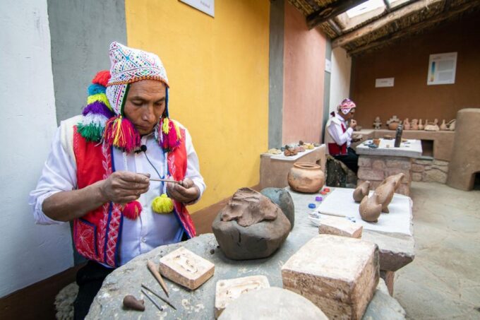 Cusco: Alcapa Therapy + Handcrafted Creativity |Private| - Pottery Store Tour