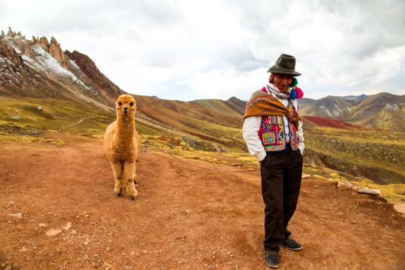 Cusco: Full-Day Private Hike to Palcoyo Rainbow Mountain - Hiking Experience