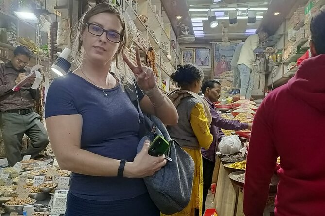 Customized Half Day or Full Day Delhi Shopping Tour With Female Consultant - Tasting Street Food in Chandni Chowk