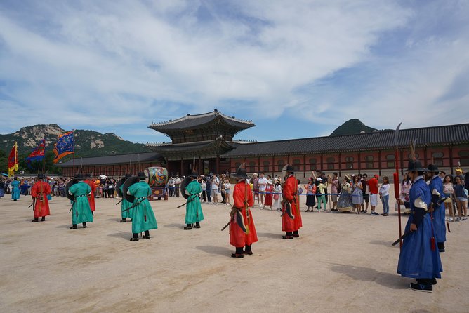 Customized Private Seoul Tour: Palace, Market Etc(Airport Option) - Communication and Itinerary Feedback