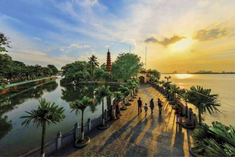 Cycling Through Hanoi: Old Quarter Pagodas & Red River Delta - Vibrant Old Quarter and Famous Train Street