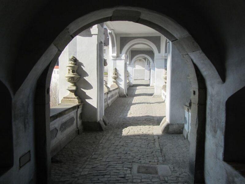 Czech Krumlov: 2 Hour Private Walking Tour With Guide - Participant Suitability