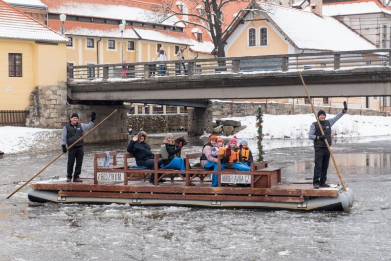 Czech Krumlov: Advent Wooden Raft River Cruise - Raft Cruise Experience
