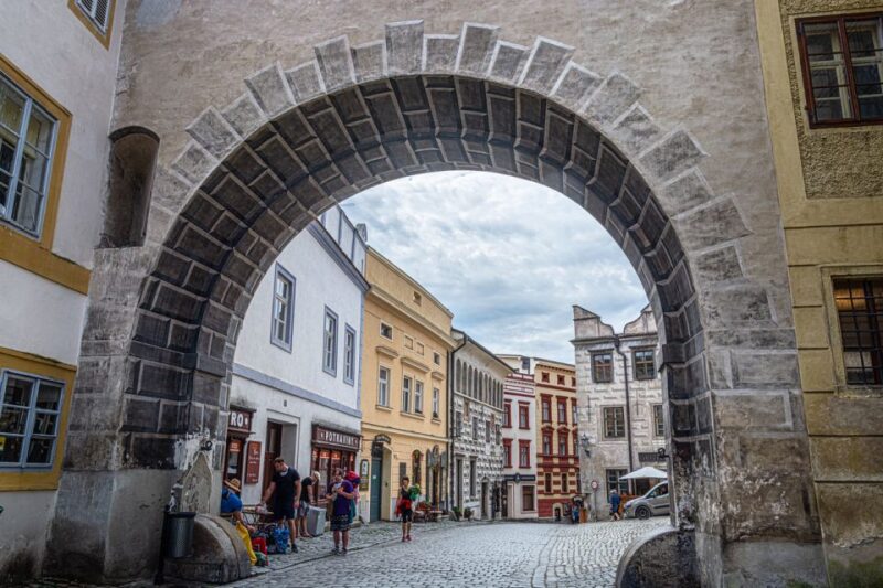 Czech Krumlov: Half-Day Medieval Architecture Walking Tour - Tour Experience