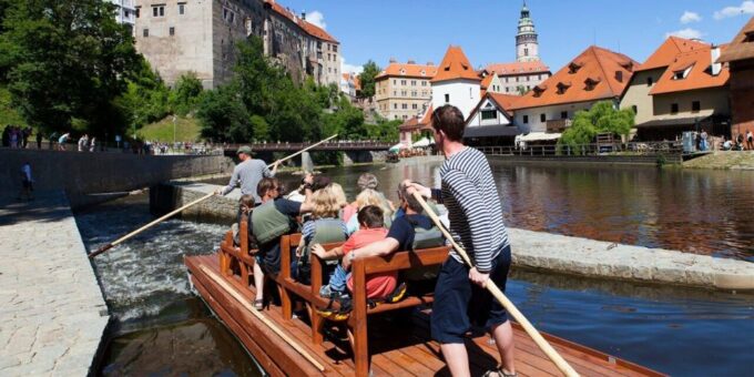 Czech Krumlov: Wooden Raft River Cruise - Safety Precautions