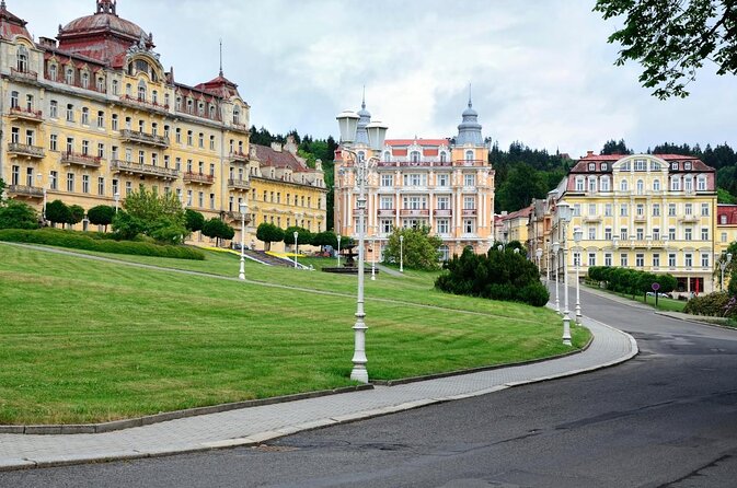 Czech Spas of Karlovy Vary and Marianske Lazne From Prague - Tour Duration and Accessibility