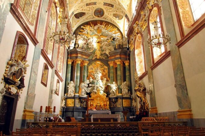 Czestochowa Old Town Highlights Private Walking Tour - Significance of Jasna Gora Monastery