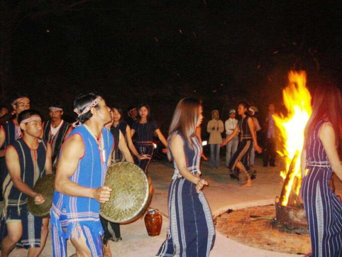 DA LAT DAY TOUR - 1 DAY: CITY OF THOUSANDS OF FLOWERS - Taking in Gong Culture and Local Cuisine