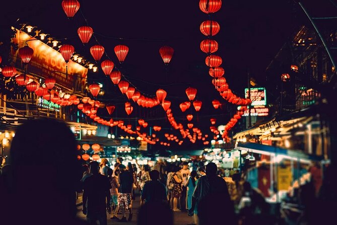 Da Nang by Night: Seafood Dinner, Night Market and Cruise Trip - Night Market Exploration