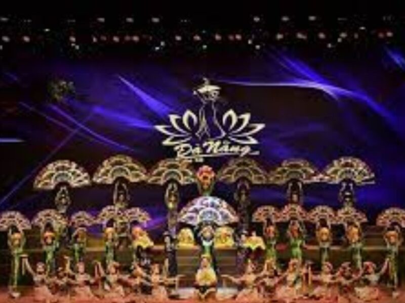 Da Nang Charming Show Vietnam - Costumes and Attire