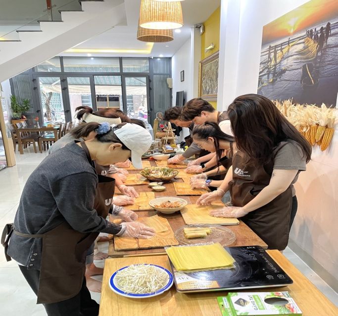 Da Nang: Cooking Class and Tasting Pho With Local Girl - Vegetarian Options and Menu Customization
