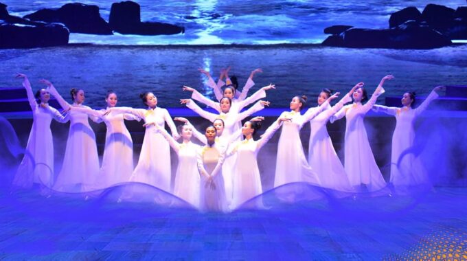 Da Nang: Da Nang Charming Show Ticket - Photography Allowance