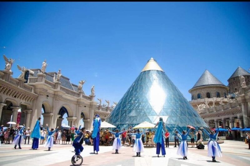 Da Nang: Golden Bridge - BaNa Hills Luxury Group Tour - Lunch and Dining