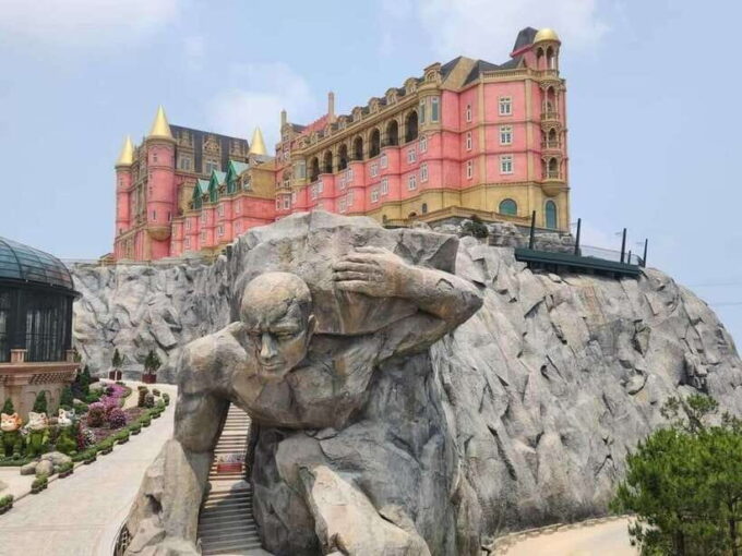 Da Nang/Hoi An: Ba Na Hills and Golden Bridge Full-Day Tour - Cable Car Ride: Record-Breaking Feats