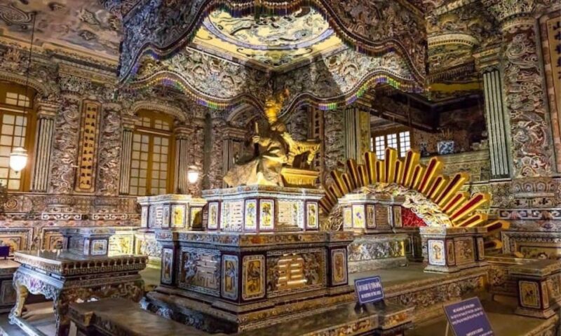 Da Nang: Hue Imperial City and Hai Van Pass Small Group Tour - Lunch at Local Restaurant