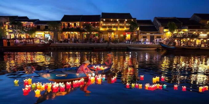 Da Nang: Linh Ung Pagoda, Marble Mountain, and Hoi An Tour - Dining Experience