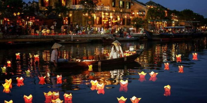 Da Nang: Linh Ung Pagoda, Marble Mountain, and Hoi An Tour - Dining Experience