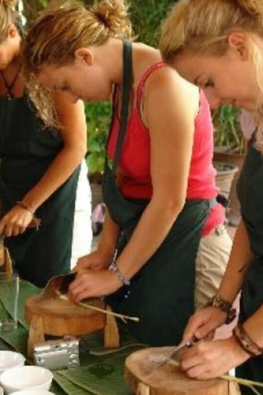 Da Nang: Local Market Trip With Home Funny Cooking Class - Experience Highlights