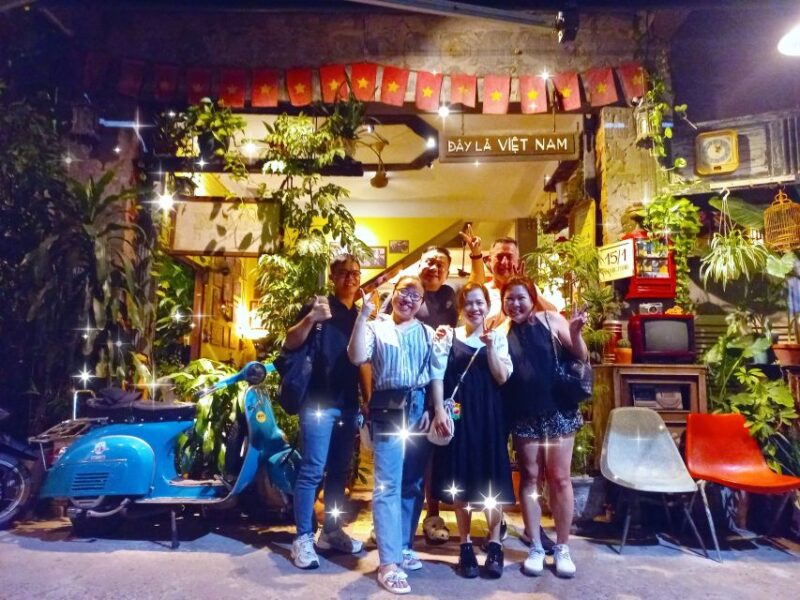 Da Nang: Local Street Food Walking Tour - Sampling the Menu