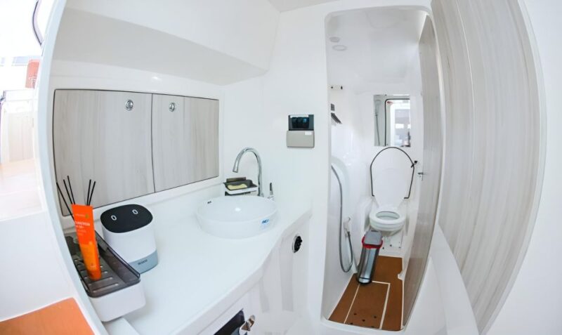 Da Nang: Luxury Yacht Rental on Son Tra Peninsula, Private - Tropical Fruit and Beverages