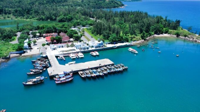 Da Nang: Luxury Yacht Rental on Son Tra Peninsula, Private - Photographers and Videographers