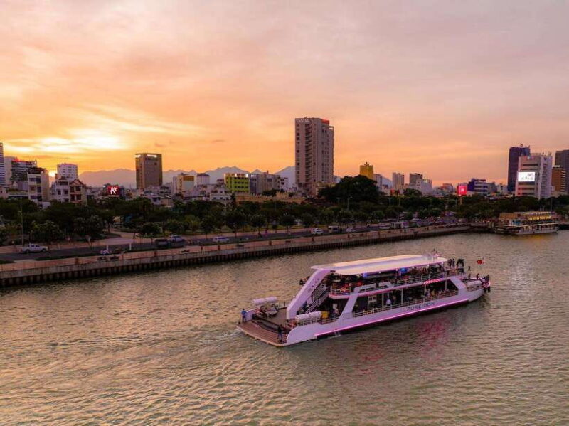 Da Nang: Poseidon Cruise With Dinner and Dragon Bridge Show - Dining Experience