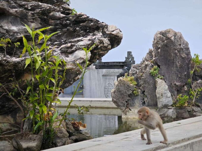 Da Nang : Private Car to Hue With Multi Sightseeing Stops - The Golden Bridge: Architectural Marvel in Ba Na Hills