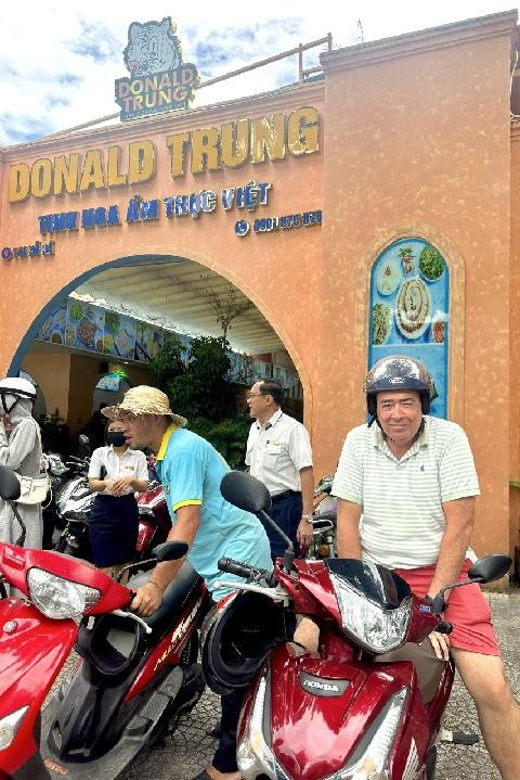 Da Nang: Street Food Evening Tour by Motorbike - Itinerary Highlights
