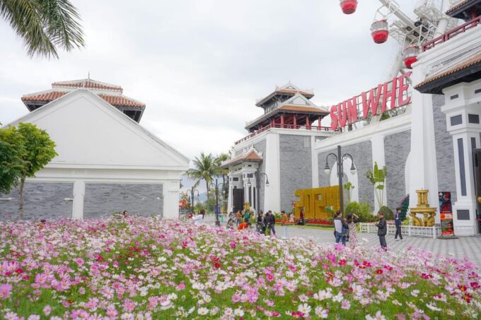 Da Nang: Sun World Asia Park Ticket - Exploring the Night Market