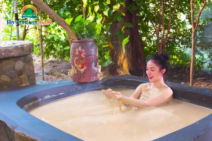 Da Nang: Than Tai Mountain Hot Spring Park Day Trip - Booking and Cancellation Policy