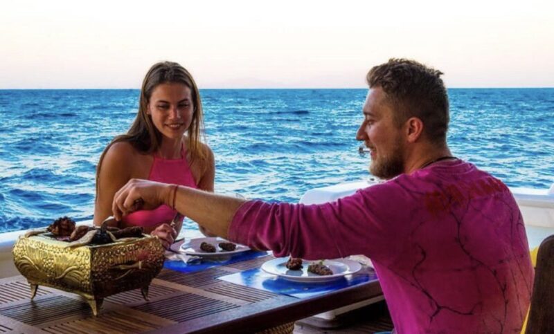 Dahab: Luxury Snorkeling Cruise With Buffet Lunch - Cruise Features