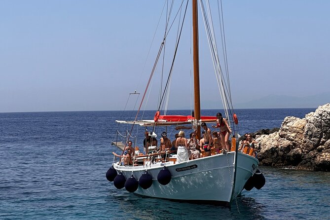 Daily Boat Trip Antiparos & Despotico - Questions About Staying Here