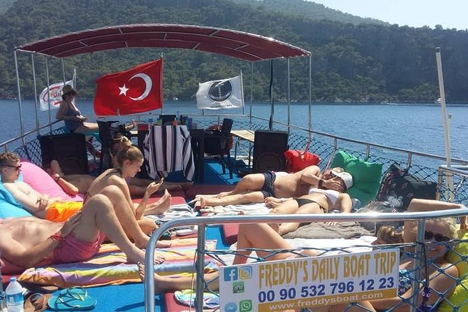 Daily Boat Trip - Snorkeling and Recreation