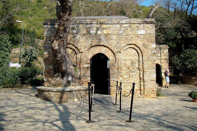 Daily Ephesus and Virgin Mary House Tour With Lunch Included - Enjoying Lunch