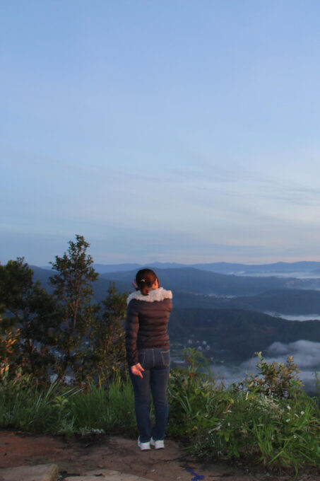 Dalat: Hiking the Mountain to Observe the Cloud and Sunrise - Getting to Pinhat Peak