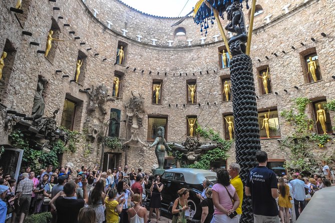 Dali Museum, House & Cadaques Small Group Tour From Barcelona - Tour Duration and Size