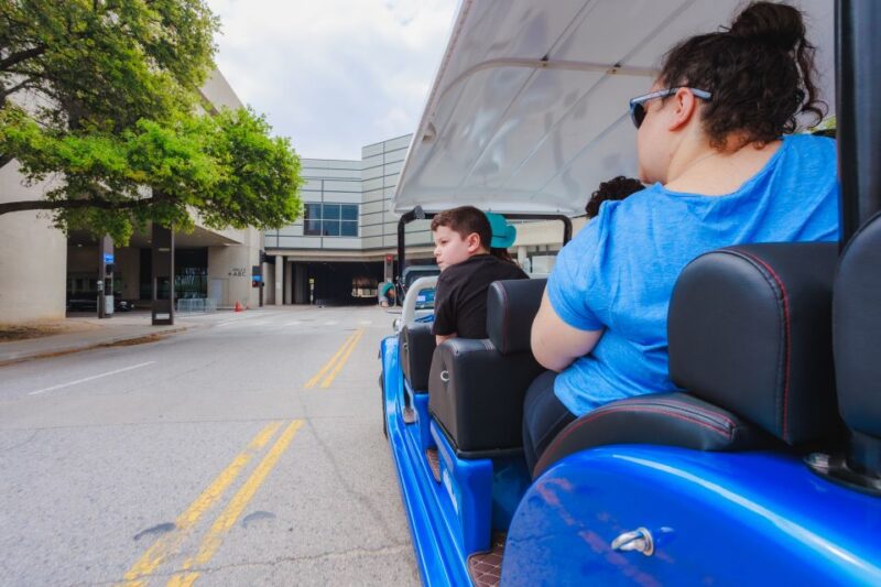 Dallas: 1 or 2-Hour Electric Cruiser Open-Air Tour - Admiring Dallas City Hall