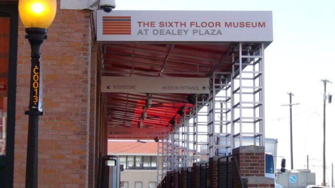 Dallas: 2-Hour JFK Assassination Tour Without Museum - Witnessing Oswalds Arrest Site