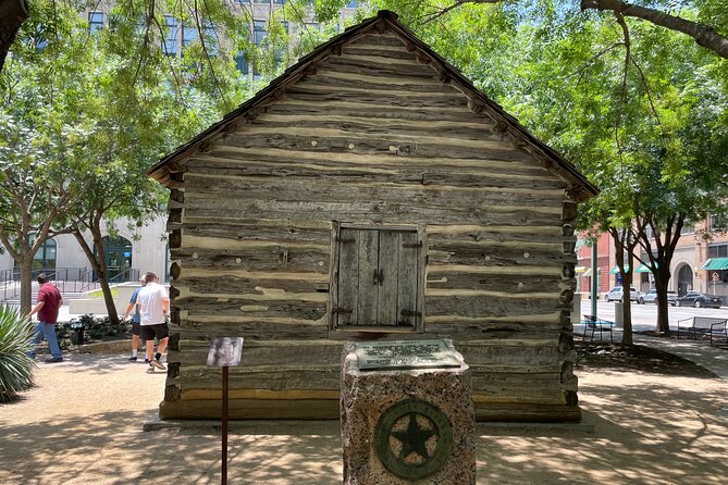 Dallas in Wonderland: A Self-Guided Walking Tour of Dallas - Customer Reviews