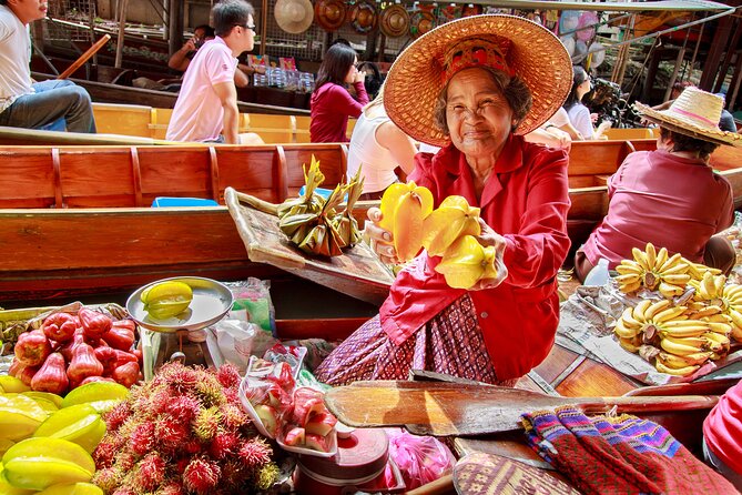 Damnoen Saduak Floating Market & Bangkok Temple Private Tour With English Guide - Temple Exploration